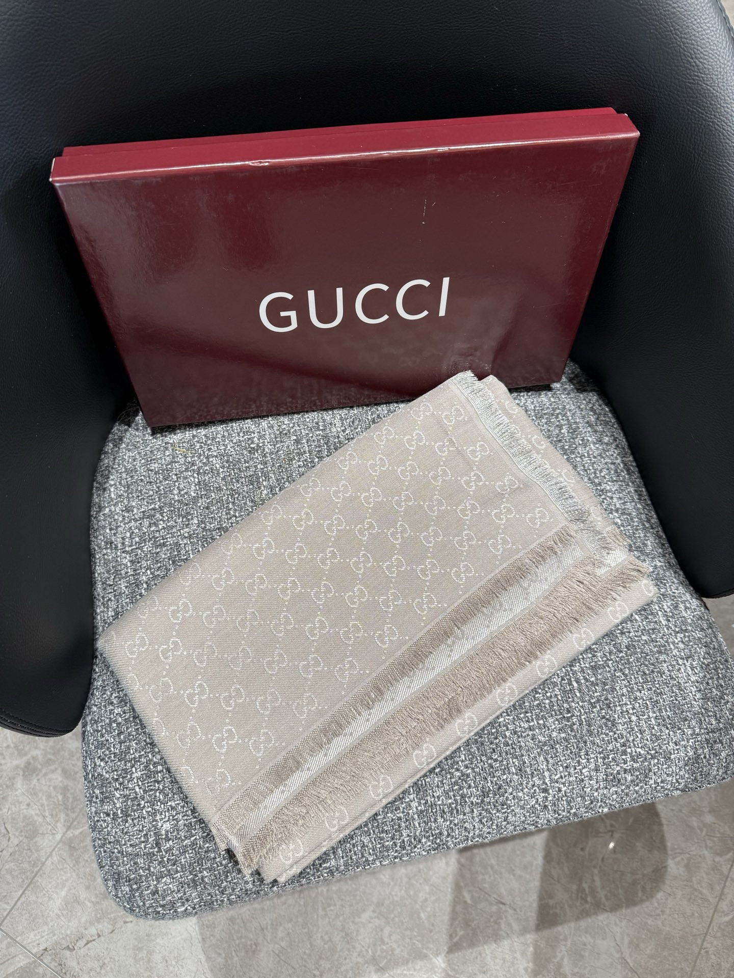 Gvc*1 scarf 140x140cm