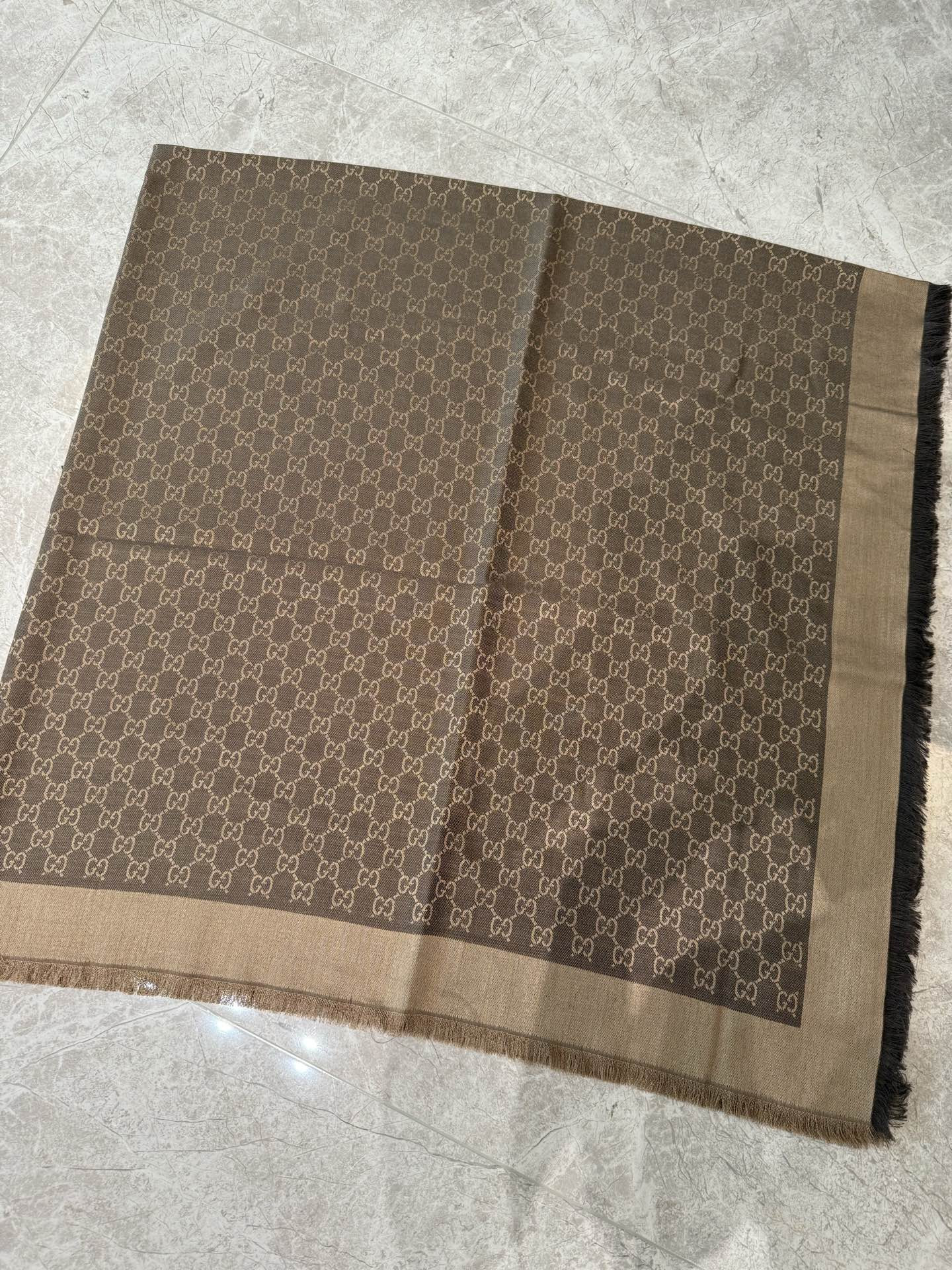 Gvc*1 scarf 140x140cm