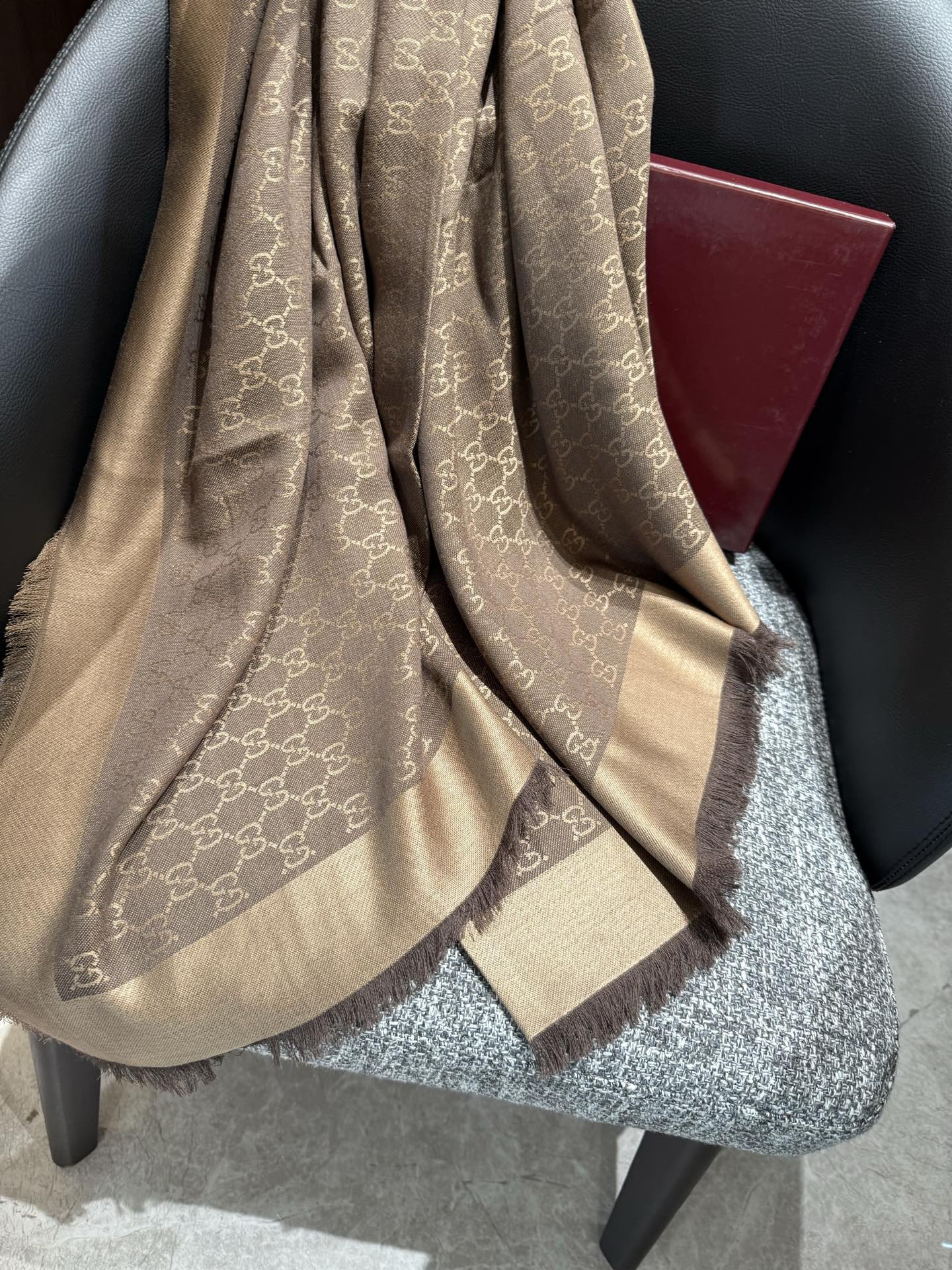 Gvc*1 scarf 140x140cm