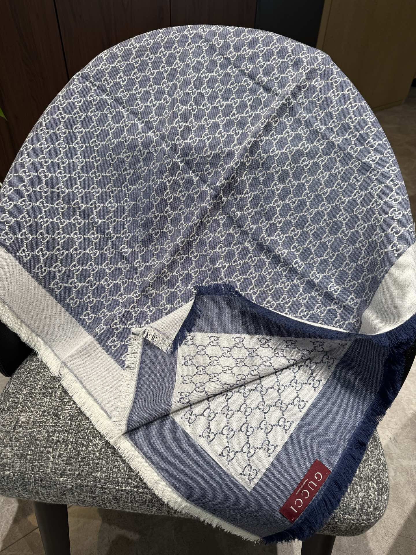 Gvc*1 scarf 140x140cm