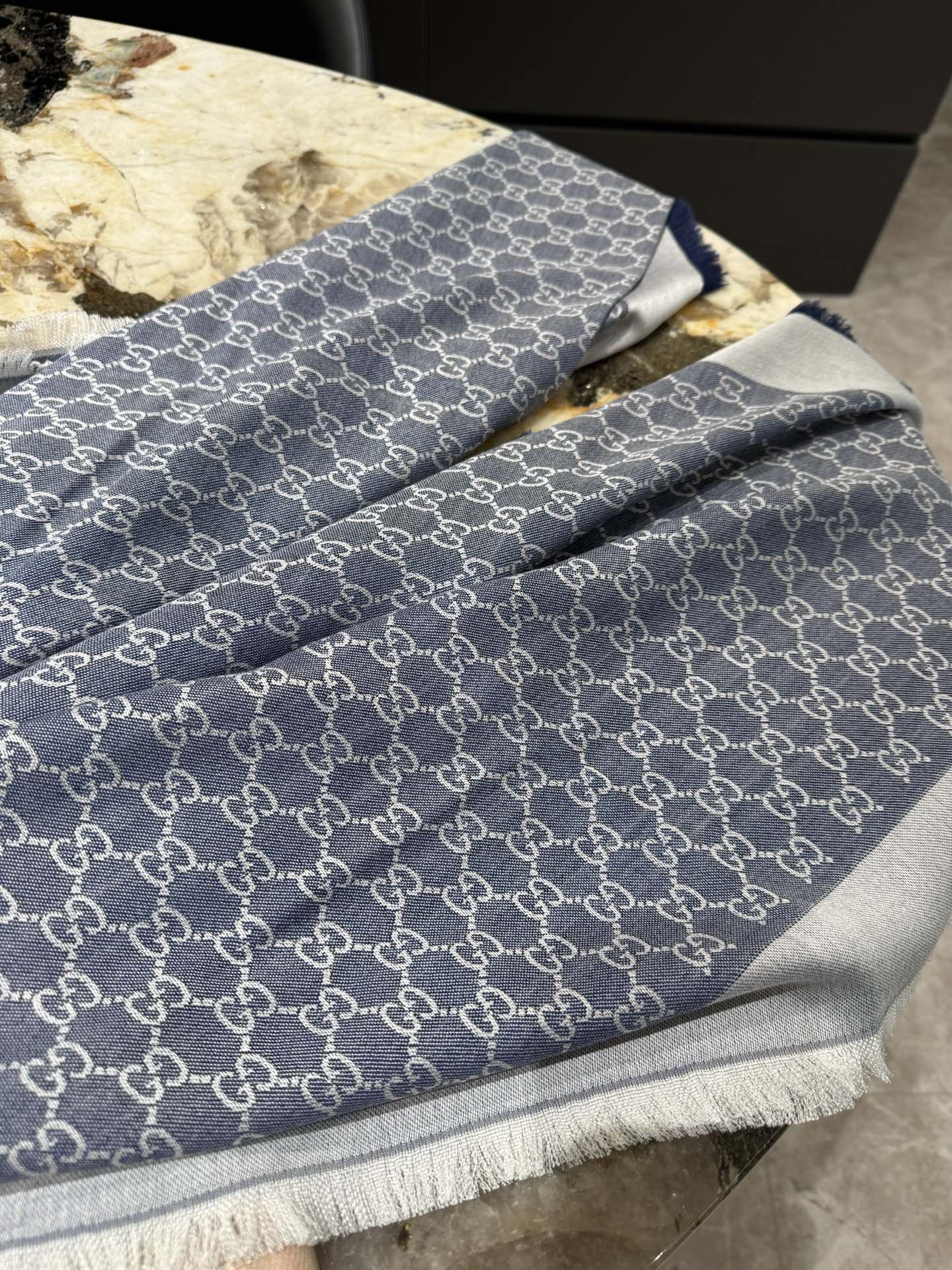 Gvc*1 scarf 140x140cm