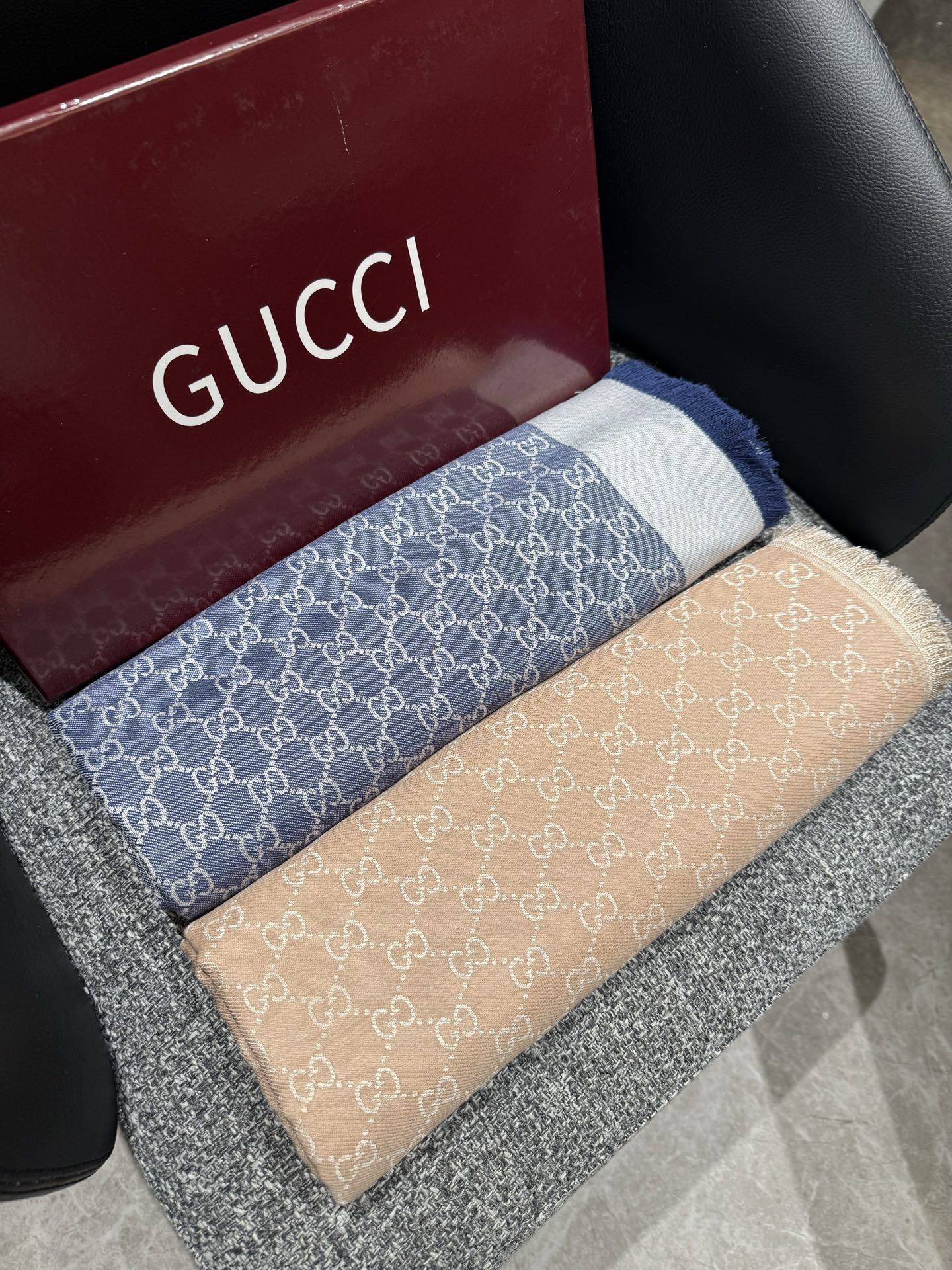 Gvc*1 scarf 140x140cm