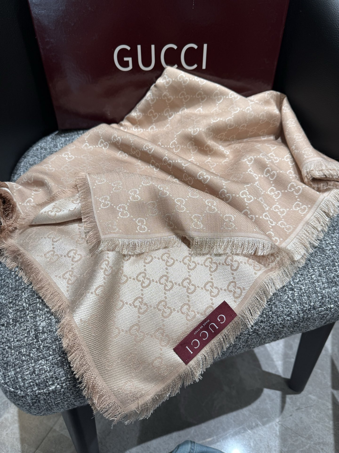 Gvc*1 scarf 140x140cm