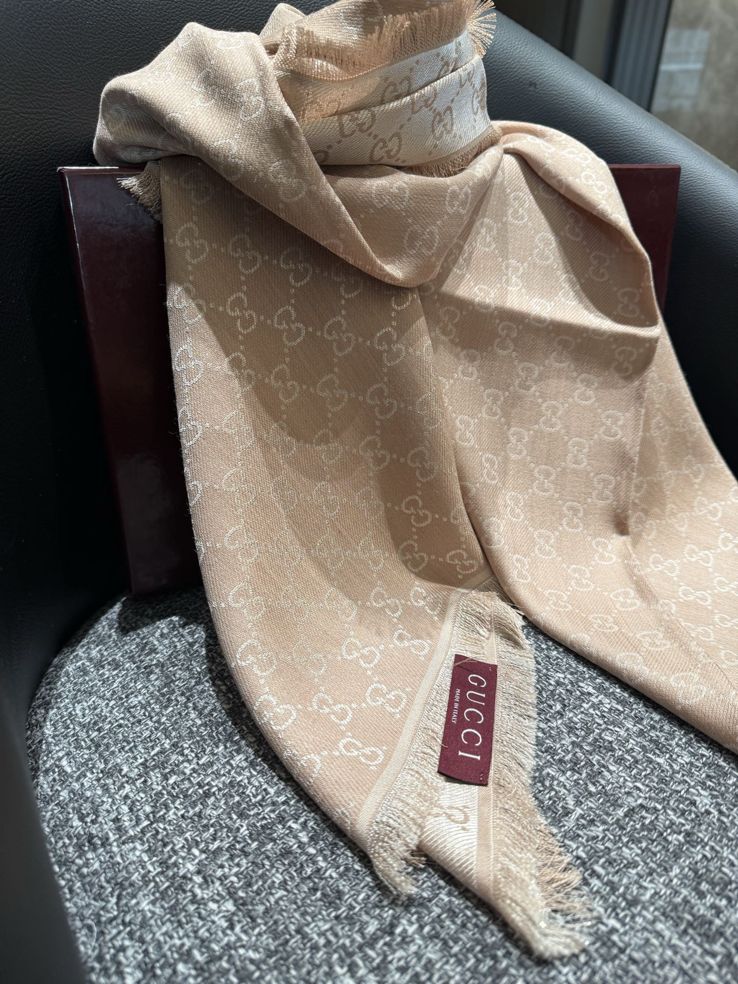 Gvc*1 scarf 140x140cm
