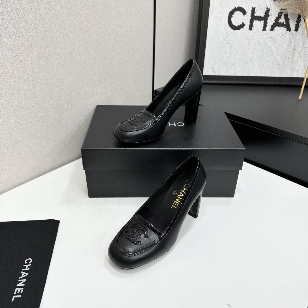 UA Ch**el Pumps