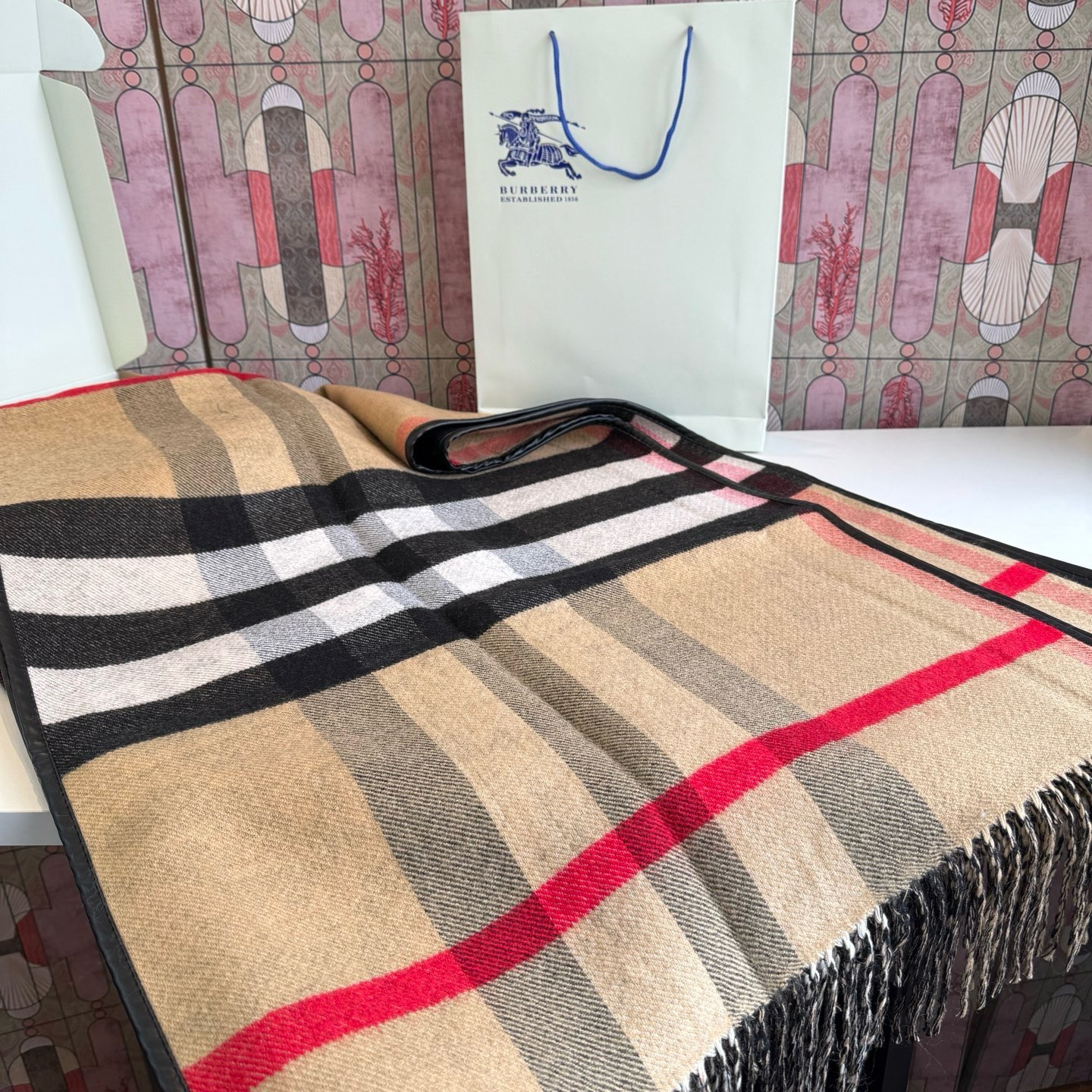 Bv*b*rry Shawl 140x140cm