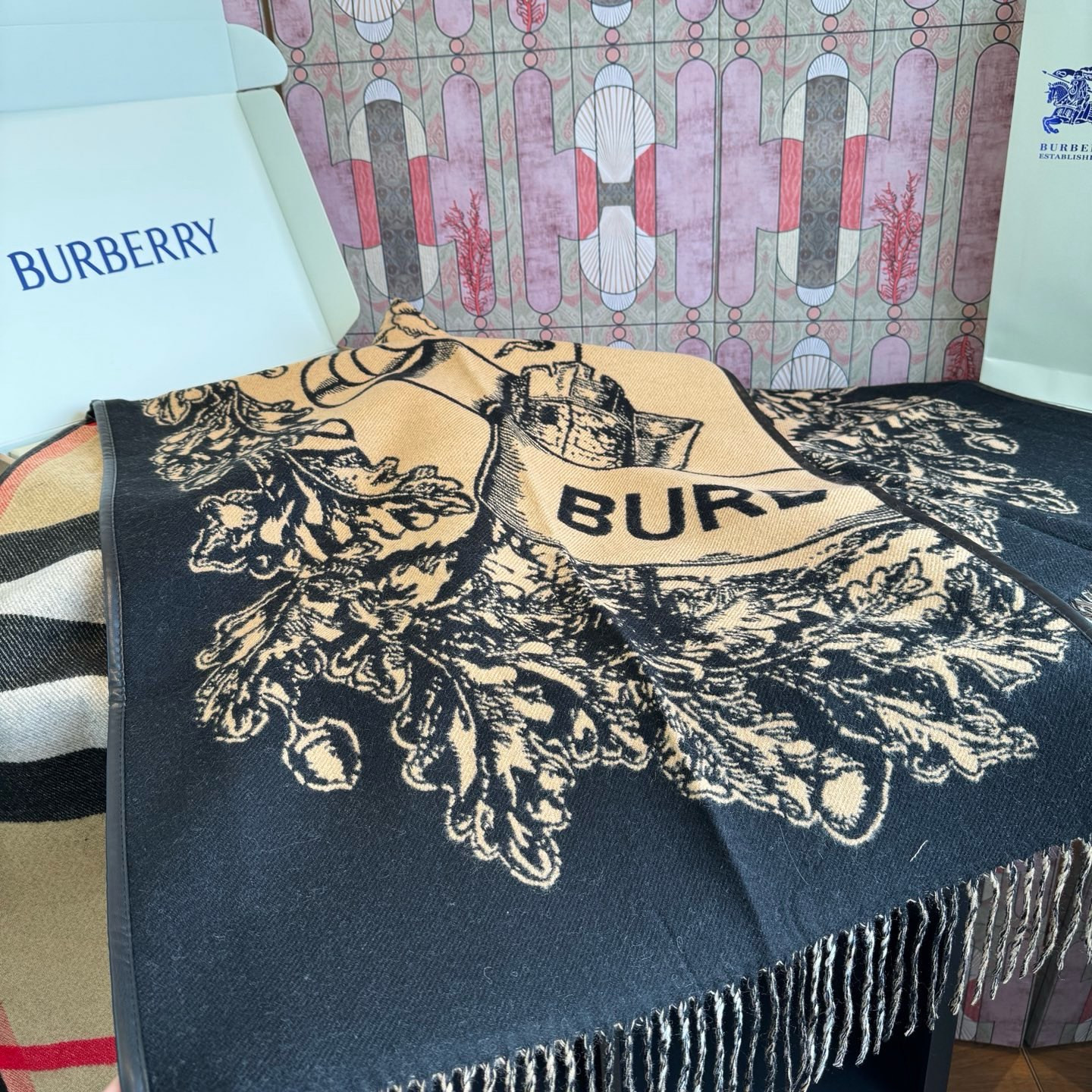 Bv*b*rry Shawl 140x140cm