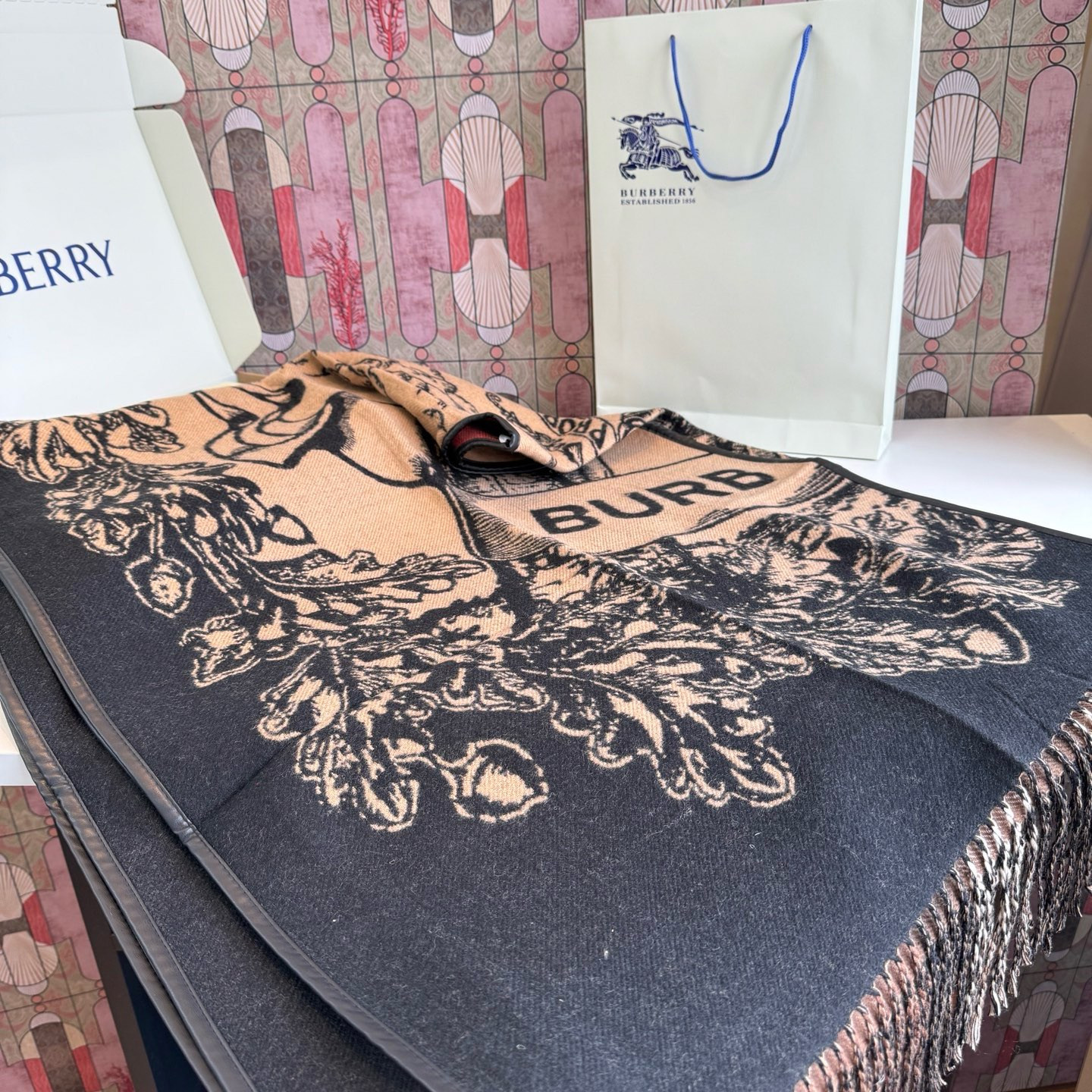 Bv*b*rry Shawl 140x140cm