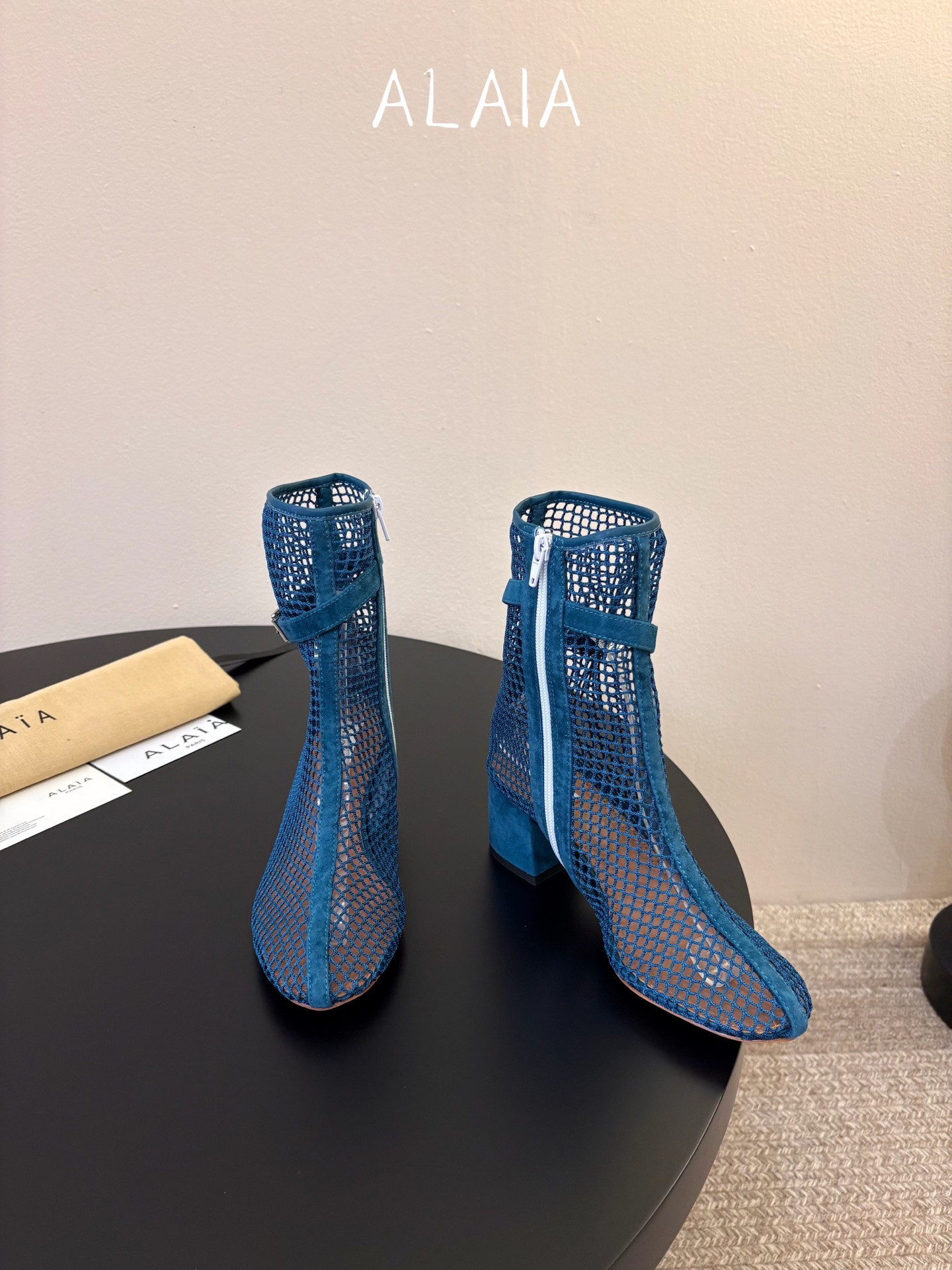 UA A1a1a BOOTS IN FISHNET
